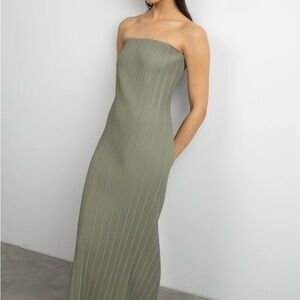 Oak & Fort - Elegant Strapless Sage Green Dress